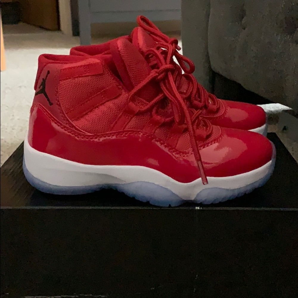 Air Jordan 11s Red